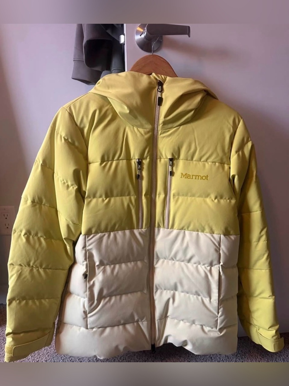 Marmot Two-Tone Hooded Puffer Jacket in Yellow and Cream Womens M